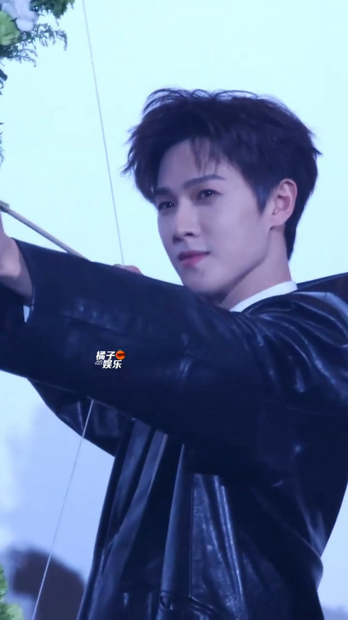 开云娱乐-李昀锐还原诸葛玥射箭名场面|冰湖重生|一箭_新浪体育_新浪新闻